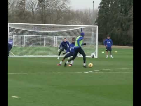 شاهد مهارة النجم الاوكراني مودريك في تدريبات تشيلسي