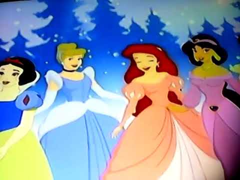 Disney Princess: A Chrismas of Enchantment- The Beauty of The Seasons (French)