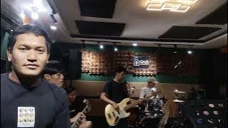 Cover momonon ( semangat oke )