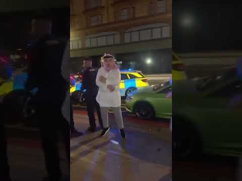 رقص خليجي في الشارع امام شرطة لندن