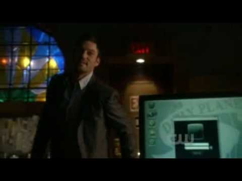 Smallville - 9x01 - Savior - Lois gets a call from the Blur..