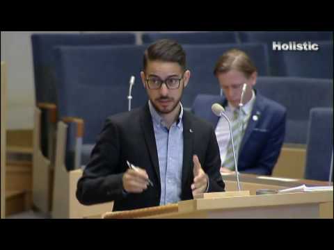 SKANDAL: Undantagsregler för flyktingar. Bygglov debatteras. SD mot regeringen