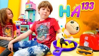 Hayal Ailesi. Adrian Ve Arseny Kahvaltı Hazırlayamıyor. Eğlenceli Video.