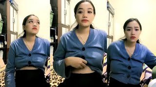 Live Blunder Accidentally Shows Her Belly, Immediately Covers It Up screenshot 4