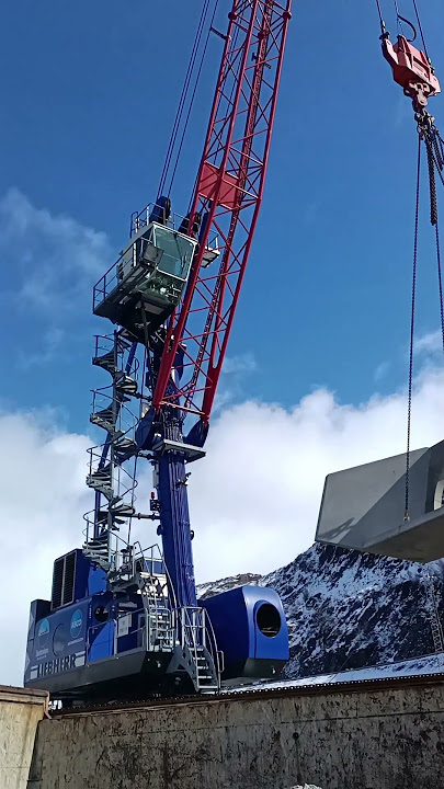 Discharging Shore Crane General Cargo