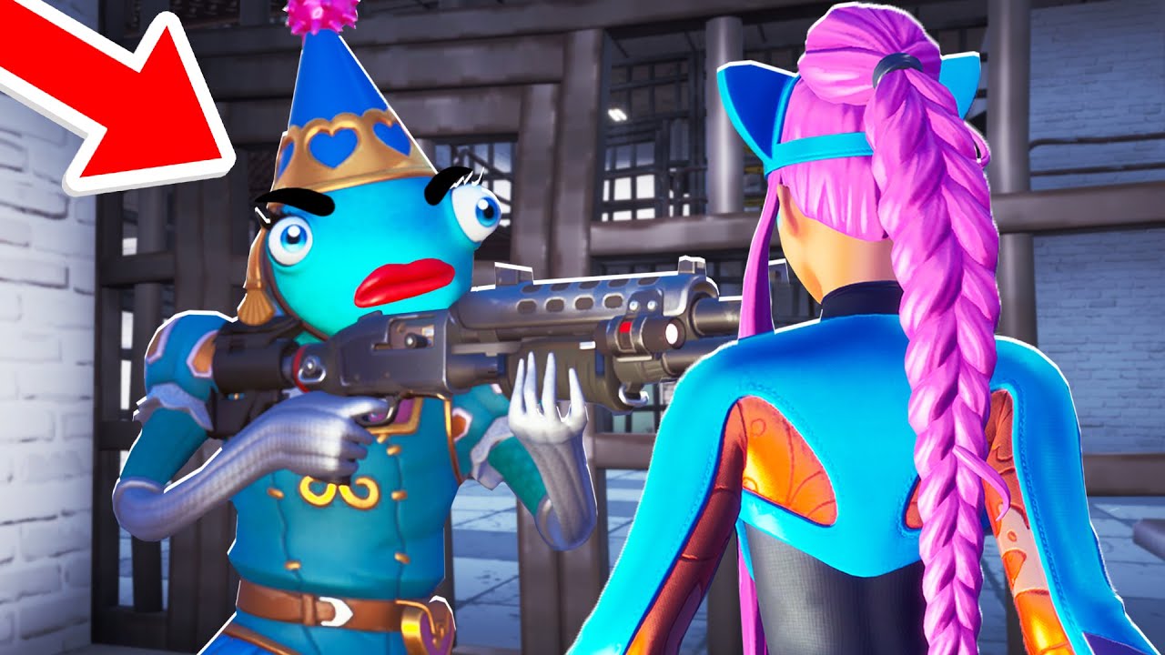 PRINCESSE POISCAILLE  me TORTURE dans LA PRISON ... J'AI PEUR !