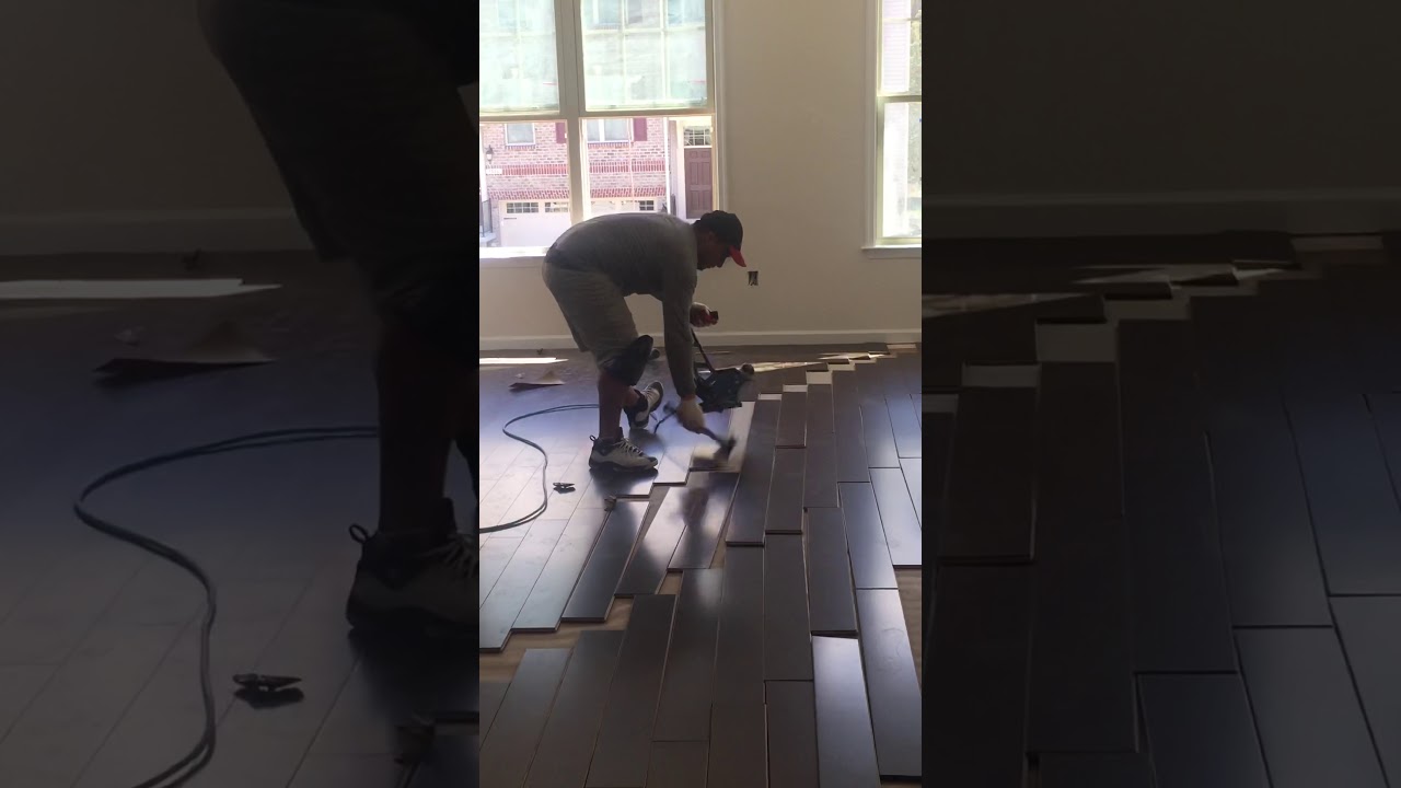 Así se instala piso de madera en la USA - YouTube