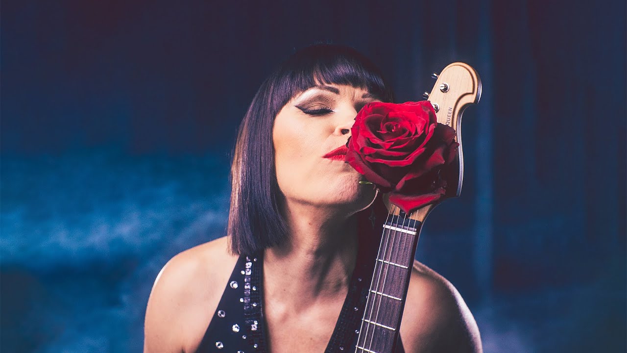 在 YouTube 上观看 Erja Lyytinen - "Smell the Roses" - Official Music Video 在 YouTube 上观看 Erja Lyytinen - "Smell the Roses" - Official Music Video