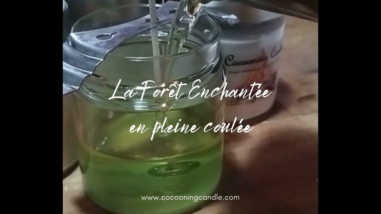 Cocooning Candle - La Forêt Enchantée en pleine coulée