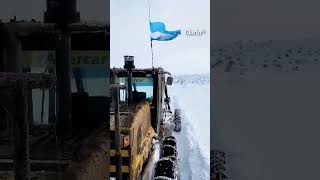 RUTAS BAJO LA NIEVE EN LA PATAGONIA: Intentan habilitar el paso a la altura de Buen Pasto, en Chubut
