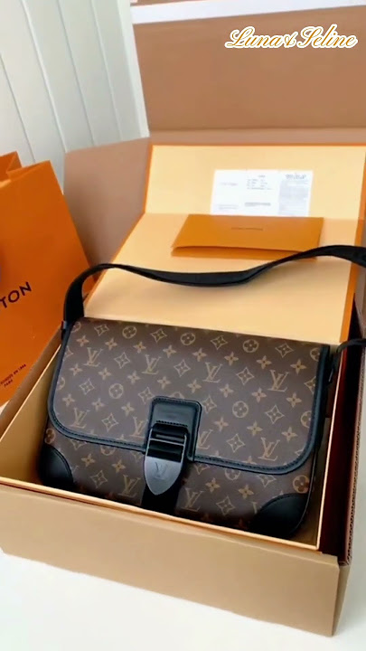 Louis Vuitton Monogram Eclipse Apollo Messenger MM (SHG-36944) – LuxeDH