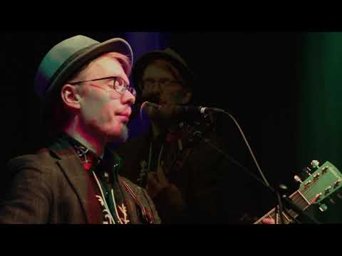 在 YouTube 上观看 Ode til Min Hovedstad - Live @ Tinghuset, Ulfborg #ballad