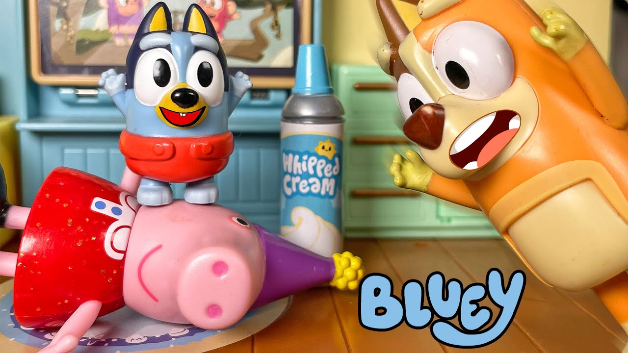 BABY BLUEY- Peppa Pig surprise babysitter for Bluey! Pretend Play