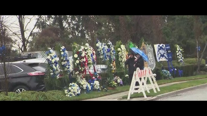 New Yorkers Pay Respect To Slain Nypd Officer Jonathan Diller