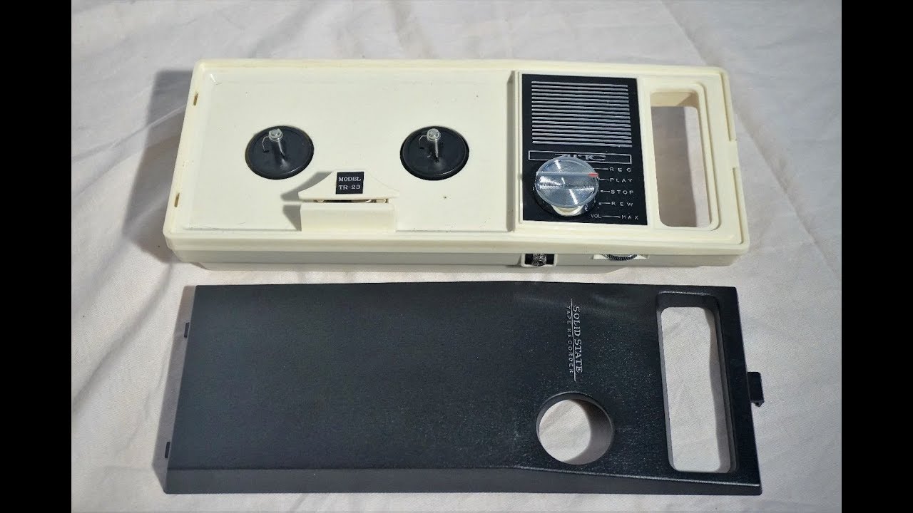 Cute Litrtle Vintage Reel to Reel Tape Recorder!