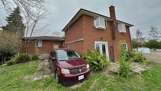 Mysterious ABANDONED 1970’s House Left Untouched For Years | They Even Left Their Cars?!?!