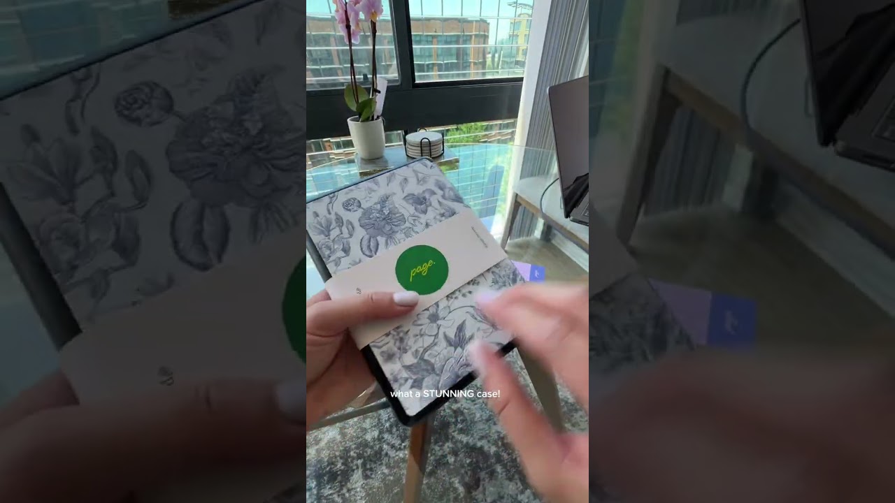 Unboxing my new kindle case 💙