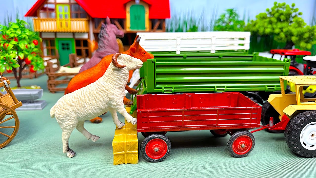 3 трактора перевозят животных с фермы на другую ферму