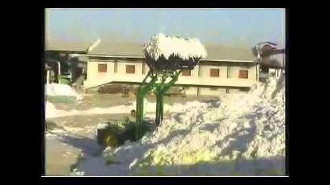 BULL loader for loose cotton handling with grabbing fork attachment