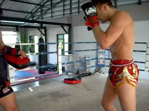 Englands Steve Wakeling kicks pads