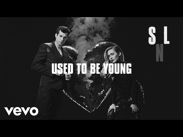 Mark Ronson - Nothing Breaks Like a Heart (Live at SNL) ft. Miley Cyrus class=