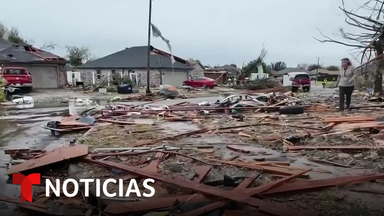 Tornados dejan un panorama de guerra tras su paso por Oklahoma | Noticias Telemundo
