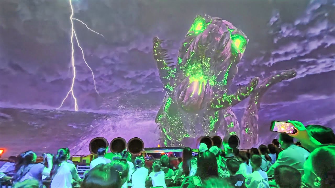 WORLD'S LARGEST Motion Simulator (304 Riders) Bermuda Storm POV