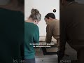 Ces artisans restaurent des archives de plus de 100 ans