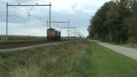 Engine light power move Class66 diesel locomotive Veolia Cargo at Heierhoeve,the NL,Oct 12,2009