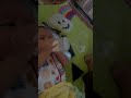 Bayi 4 bulan belajar memegang susu sendiri