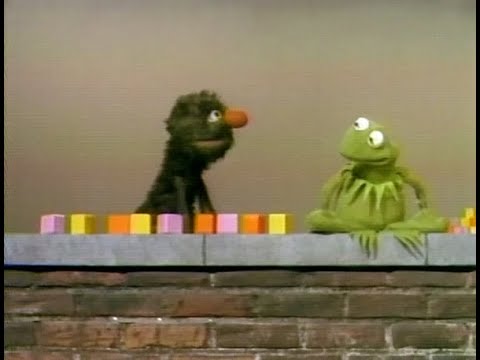 Sesame Street - Grover and Kermit Count 9 Blocks (1970)