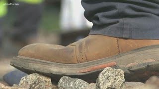 Ky. miners protest by blocking train tracks