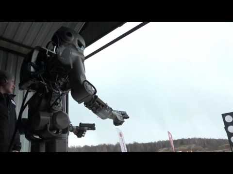 Робот Федор научился стрелять из пистолета