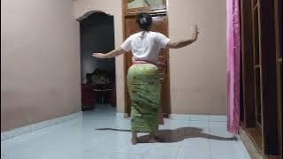 Tari Rejang Taman Sari (Tampak Belakang).