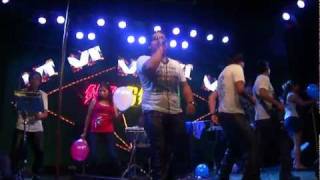 Video thumbnail of "Grupo corali  2012 en vivo - No vale la pena"