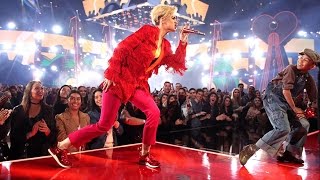 Katy Perry - Chained To The Rhythm ft. Skip Marley (iHeartRadio Awards 2017) Resimi