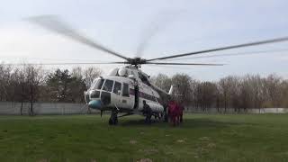 Вертолет МЧС перевез из Мяделя в Минск пострадавшего на пожаре подростка