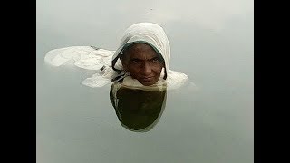 هذه المرأة تعيش منذ 20 عام في الماء.. ستنصدم عندما تعلم السبب !!