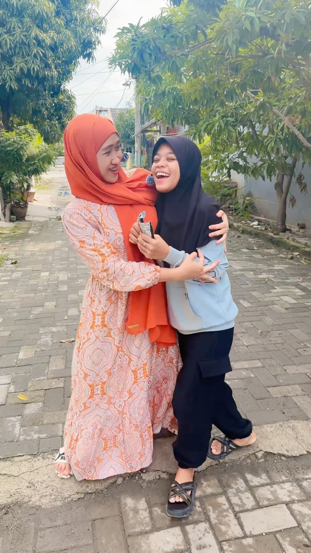 AINUN KENA AKIBATNYA ?