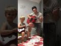Папа и сын. Игра ни гитаре.