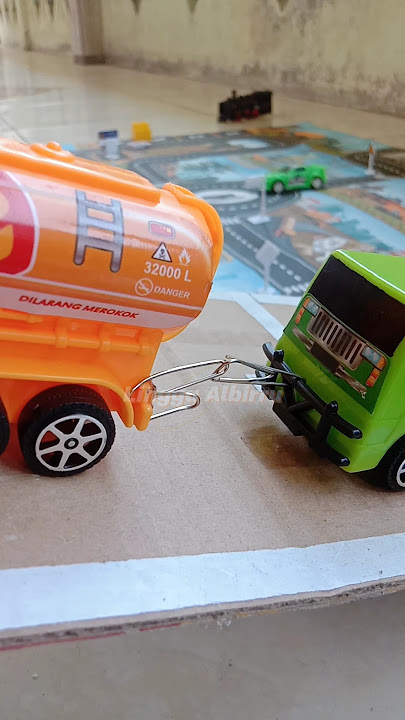 BANTU DEREK TRUK TANGKI HIJAU YANG KESULITAN #mobilmobilan #truktangki