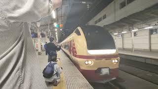 E653系カツＫ70編成（国鉄色リバイバル塗装）が上野駅17番線に到着する動画（特急とき号）