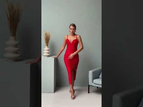 Бандажное красное платье по фигуре на лямках с декольте