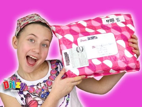 Surprise parcel from Loulou Vitt!! Thanks LouLou!! The Ditzy Channel Num Noms Surprise toys