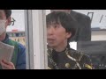 【横山典弘騎手のJRA通算3000勝を見届けようと!?モニターを見つめるが『無理…無理だ…』!?と呟いたあとモニター前から立ち去る横山和生騎手】阪神・鳴門S6着時　2026年2月21日（土）東京競馬場