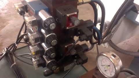 Centering facing machine