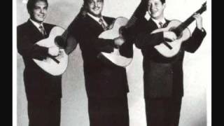 Video thumbnail of "Trio los Panchos - Bésame"