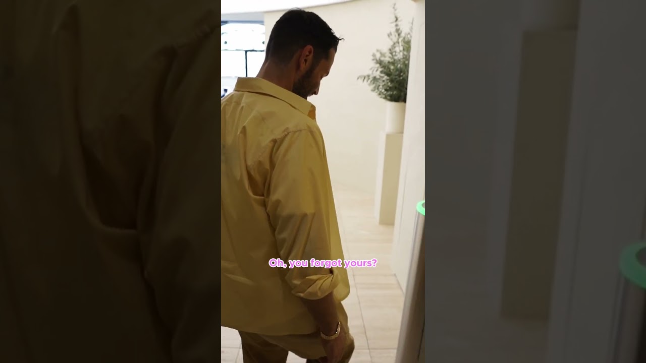 KARL LAGERFELD HAD NO KEYS, SIMON PORTE JACQUEMUS HAS NO BADGE! 