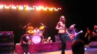 Video thumbnail of "Iggy Pop - STAGE DIVING ON ME - 7/7/2010 -  I wanna be your dog - live Paris Olympia"