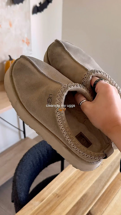 annual reminder to clean your uggs! 🥾 🍂 #uggs #uggslippers #uggseason #fallshoes #fallaesthetic